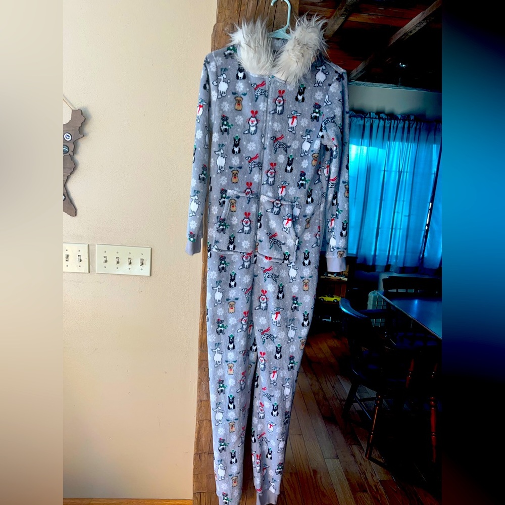 Size small onesie, very warm, has pockets